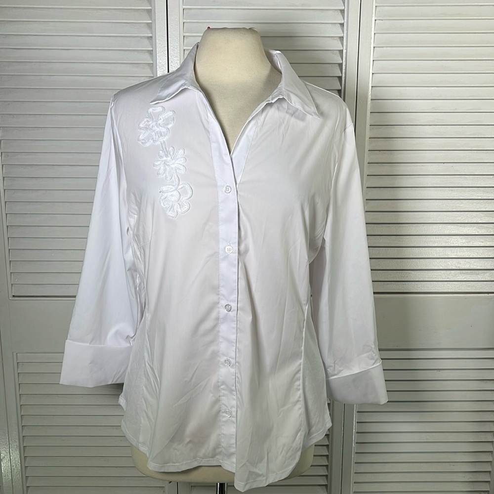 New: Zac & Rachel. Bottom down women’s shirt, color: White. Size: L.Woven + Knit